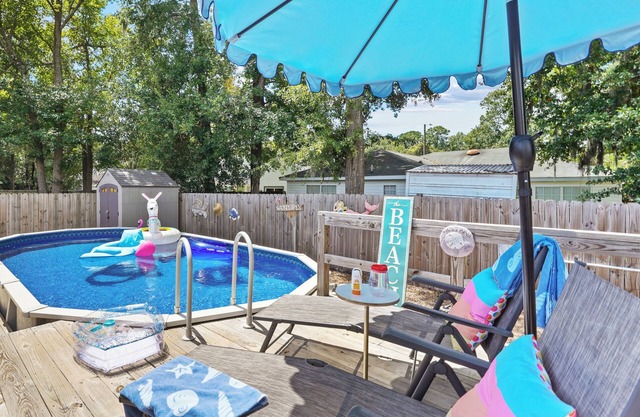 Poolside Fun - Game Room - Sunroom - Near Down Town & Beach