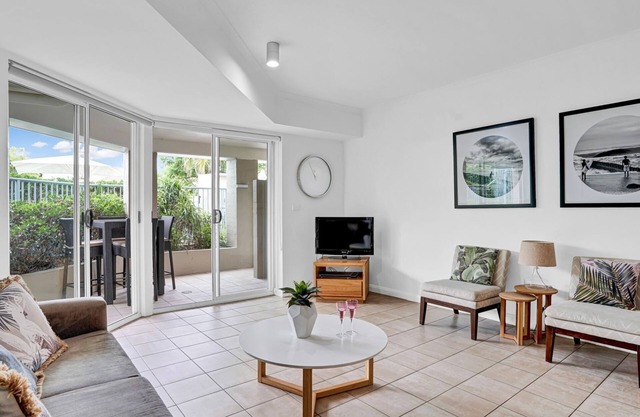 Poolside - Iluka - Palm Beach by Beach Stays