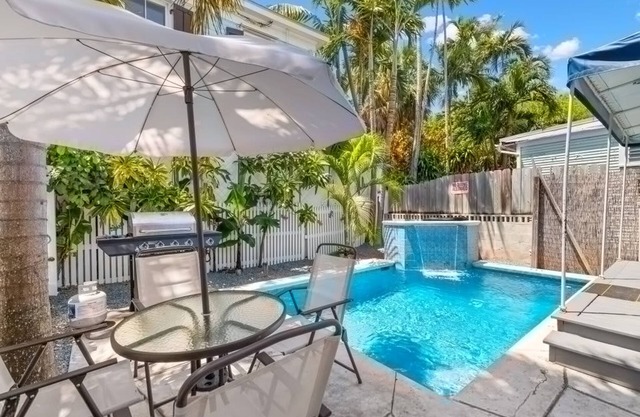 Poolside Paradise by Brightwild Heated Pool