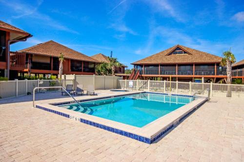 Poolside Paradise - Family-Friendly Villa on Sanibel Island - Private Beach
