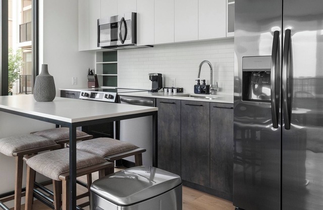 PoplarHouse 2BD 3 - Two Bedroom Apartment, Sleeps 4