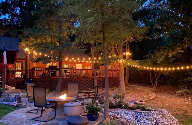 POPULAR Cozy Lake Texoma Cabin with Hot Tub - 1/2 Mile to Lake, Pet Friendly