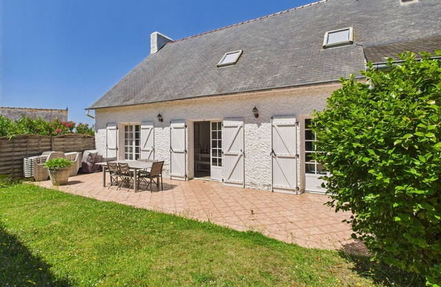 Port Blanc – House for 12 Adults and 2 Children