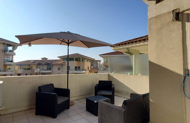 Port FREJUS T2 39m2 with air conditioning Beautiful terrace Garden view Wifi Parking 4 Persons