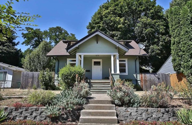Portland Bungalow Near Shops, restaurants and airport!