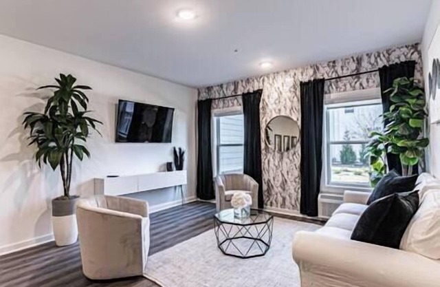 Posh Living condo in hillborough