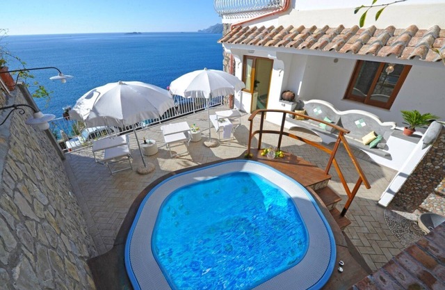 Positano villa with pool and view of the sea
