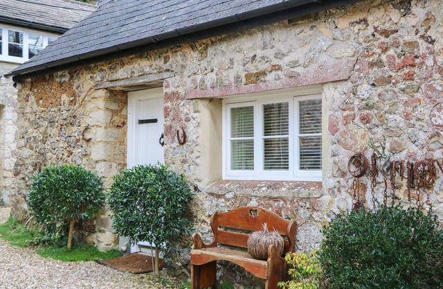 POTTERY BARN, pet friendly, with open fire in Branscombe
