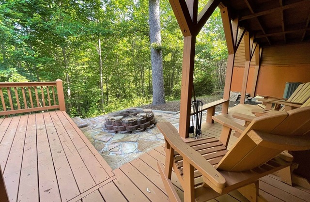 Prairie Retreat - mountain chalet with easy access!