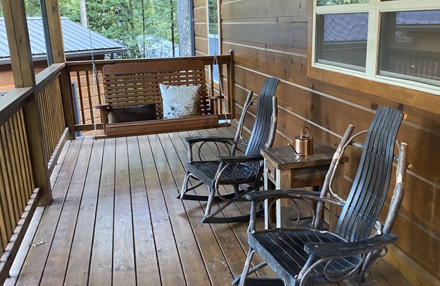 Premier cabin Nestled in the Ga Mountains in Blairsville, GA