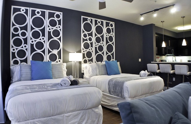 Premier Hollywood LA 4BD Suite