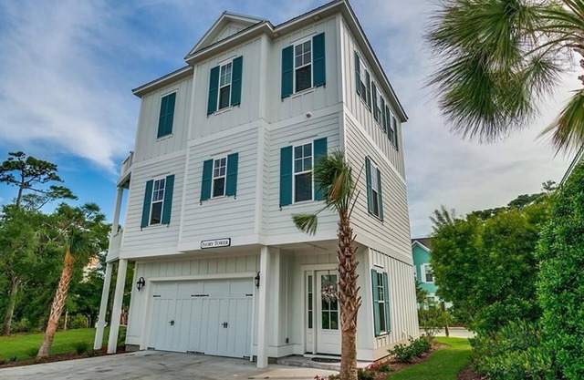 Premier Luxury Retreat with Dual Patio Decks