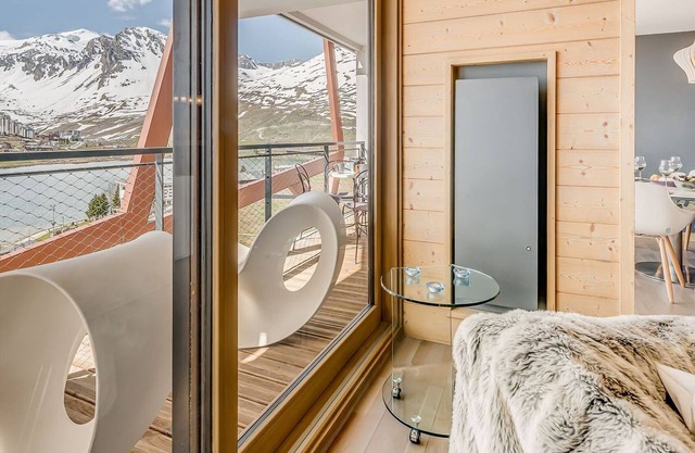 PREMIUM 4* Apartment, 5 rooms, 8 guests, balcony, hotel services, wifi, Tignes