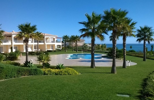 PREMIUM 5* APARTMENT FACING OCEAN, JUST NEARBY PORTO DE MOS BEACH, LAGOS