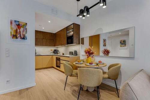 Premium Apartment with Sea View & Free Parking