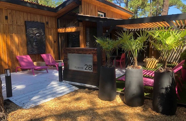 Premium chalet 5-7 people in the naturist area N ° 1 in Europe