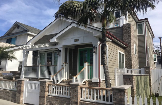 PREMIUM LOCATION! Luxury Beach House. Walk to the Beach, Restaurants, & Shops.