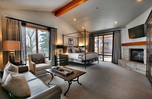 Premium Luxury Two Bedroom Suite with Mountain Views 2 Apartment Hotel by RedAwning