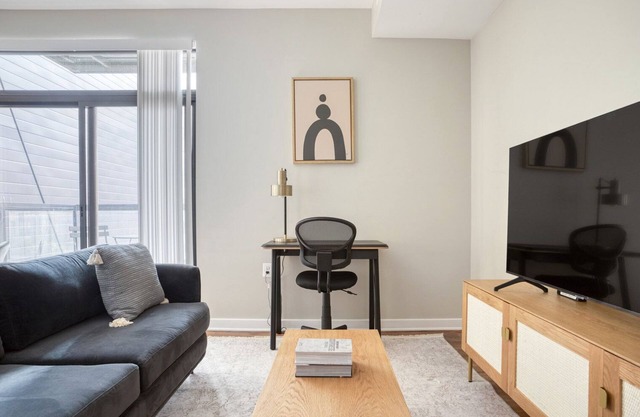 Premium Mt Vernon 1BR, w/Gym, W/D & Roof Deck, near Metro, by Blueground
