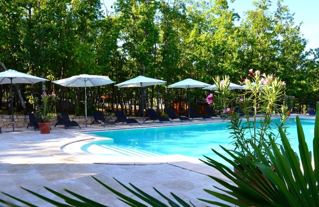 Prestigious spacious cottage between Gard and Ardèche C07
