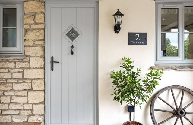 Prestbury Stables, Cheltenham - sleeps 4 guests in 3 bedrooms