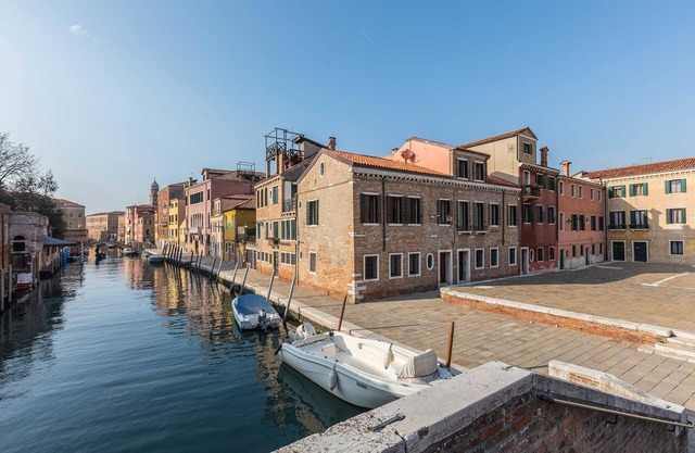 Prestigious 6 Bedroom House with View in Dorsoduro