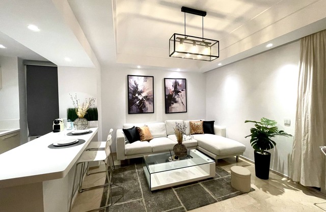 Prestigious apartment with pool centrally located at Casa Finance City