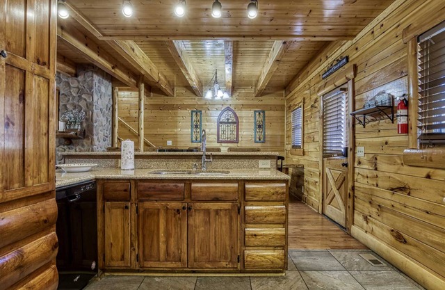 Prestigious Luxury Pool Game Room Mtn Views