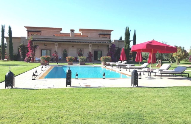 PRESTIGIOUS VILLA ONLY 17 KMS FROM MARRAKECH GUARDED DAY AND NIGHT