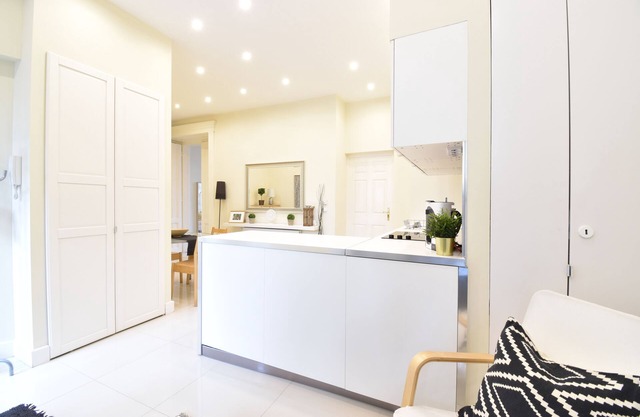 Pretty central 2 bedroom flat