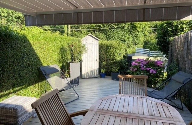 Pretty Cottage with small garden