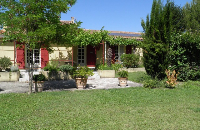 Pretty Provencal Villa at the foot of the Monts de Vaucluse