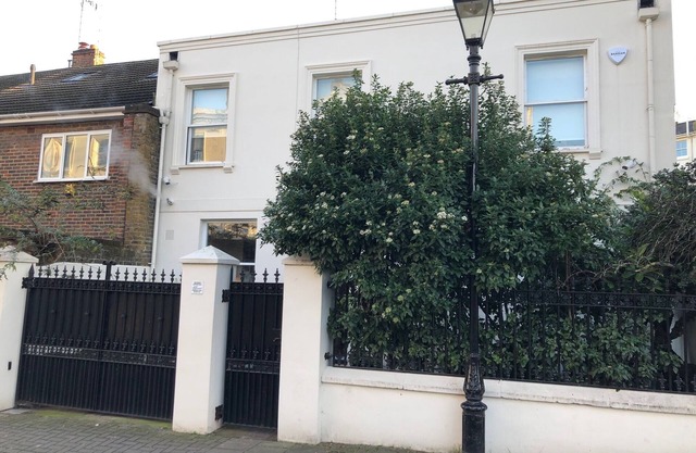 Pretty white stucco detached house in the heart of Little Venice