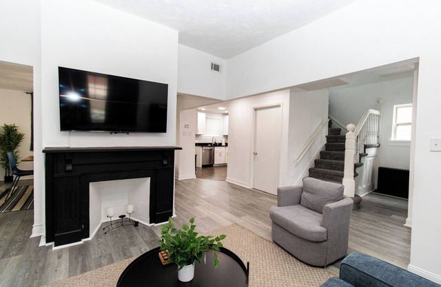 Prime 5-Bed: Hot Tub, PITT, CMU, Schenley Park