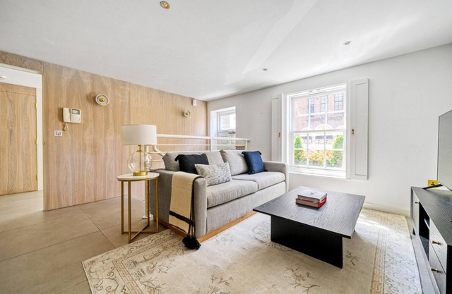 Prime Camden Spacious 2BR, with Parking 2 mn to Camden St, by Blueground