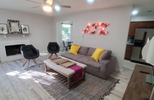 Prime Central Austin Getaway: Style & Convenience