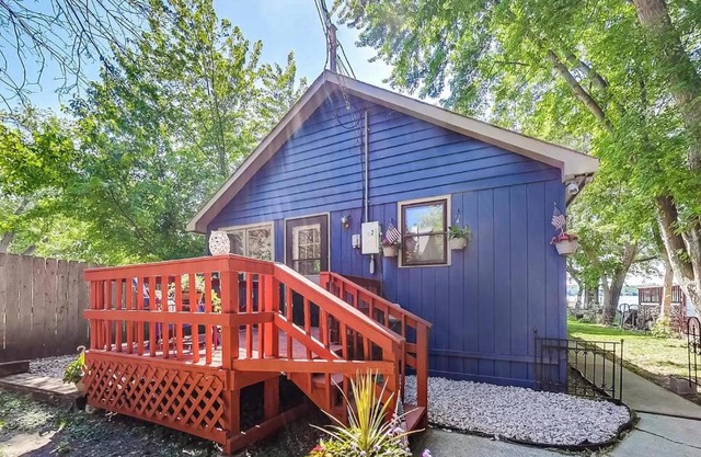 prime lake frontage