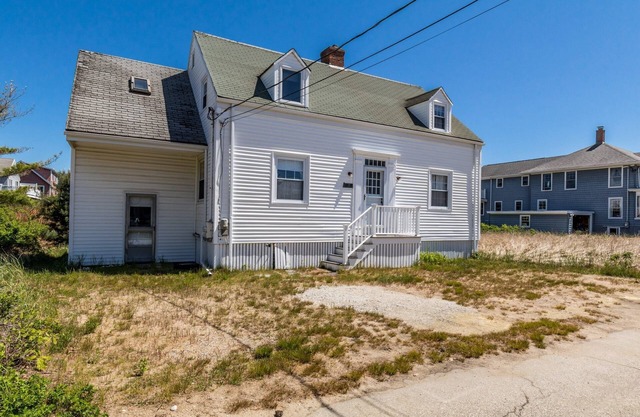Prime location offering easy access to Ocean Park's central area, activities, and the beach!
