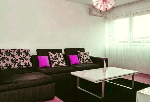 Prime Location Apartment Near Park