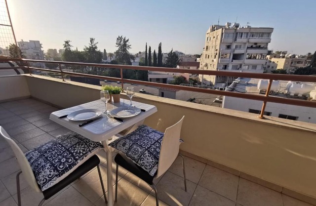 Prime Location - City & Beach - Fast Internet 100-25 mbps - Spacious & Cozy