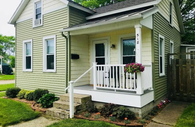 Prime Location Downtown! Walk To Everything!