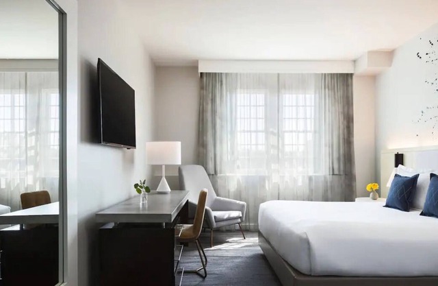 Prime Location! Pet-friendly Unit! Near National Inventors Hall of Fame!