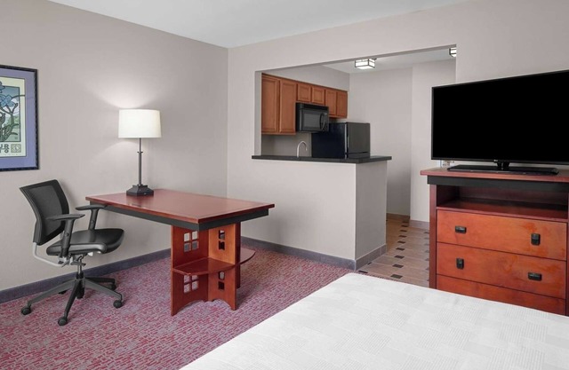 Prime Location! Room with Full Kitchen! Pets Allowed, Free Parking!