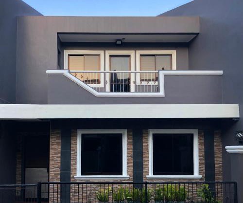 Prime Location, Spacious & Modern 4BR City Townhouse