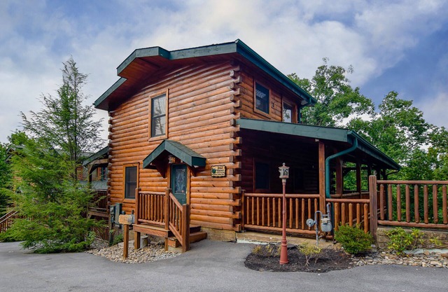PRIME Location,WIFI, Smart TV, Pet WLCM,Game Rm,HDTV,HotTub,7mints to City,COZY
