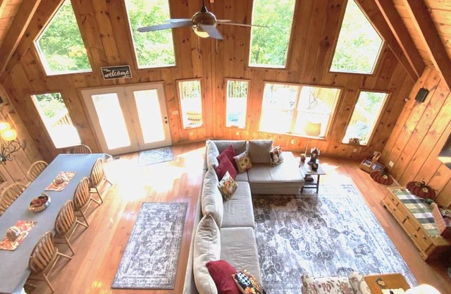 Prime Norris Lakefront Cabin, Covered Dock, Hot tub, Firepit, 5 bed, 3.5 bath