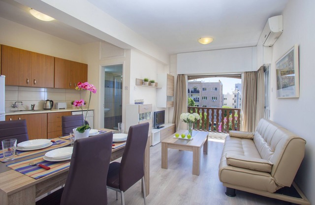 PRIME ONE-BEDROOM APARTMENT D322-CASTLE HOLIDAY APARTMENTS