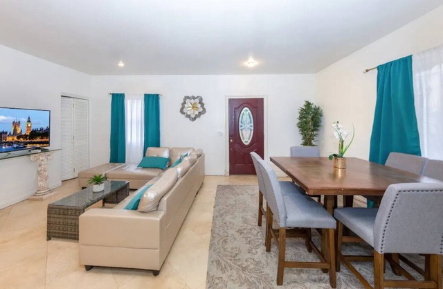 Prime Real Estate in Bev Hills w/ Patio + Parking