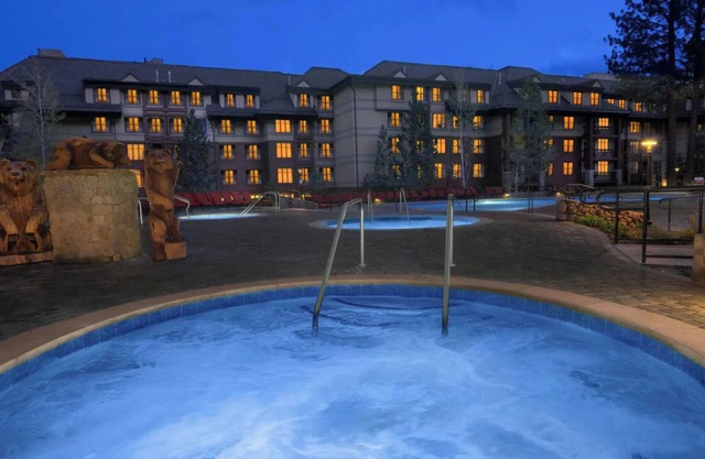 Prime Winter Escape: Lux 2BD Villa at Heavenly Mountain Resort, South Lake Tahoe