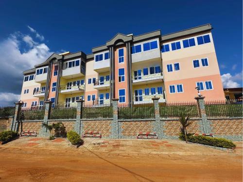 Primeshare Luxury Apartments with Swimming Pool, Reliable Wi-Fi & Air Conditioning